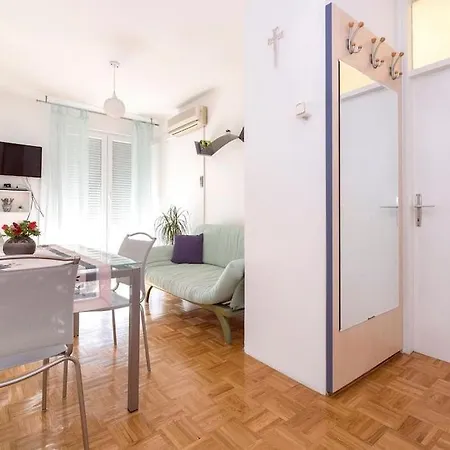 With Wifi - 15046 Apartment Split